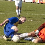 Jurgen Pinckers in duel met Roel Willemse (Dongen)